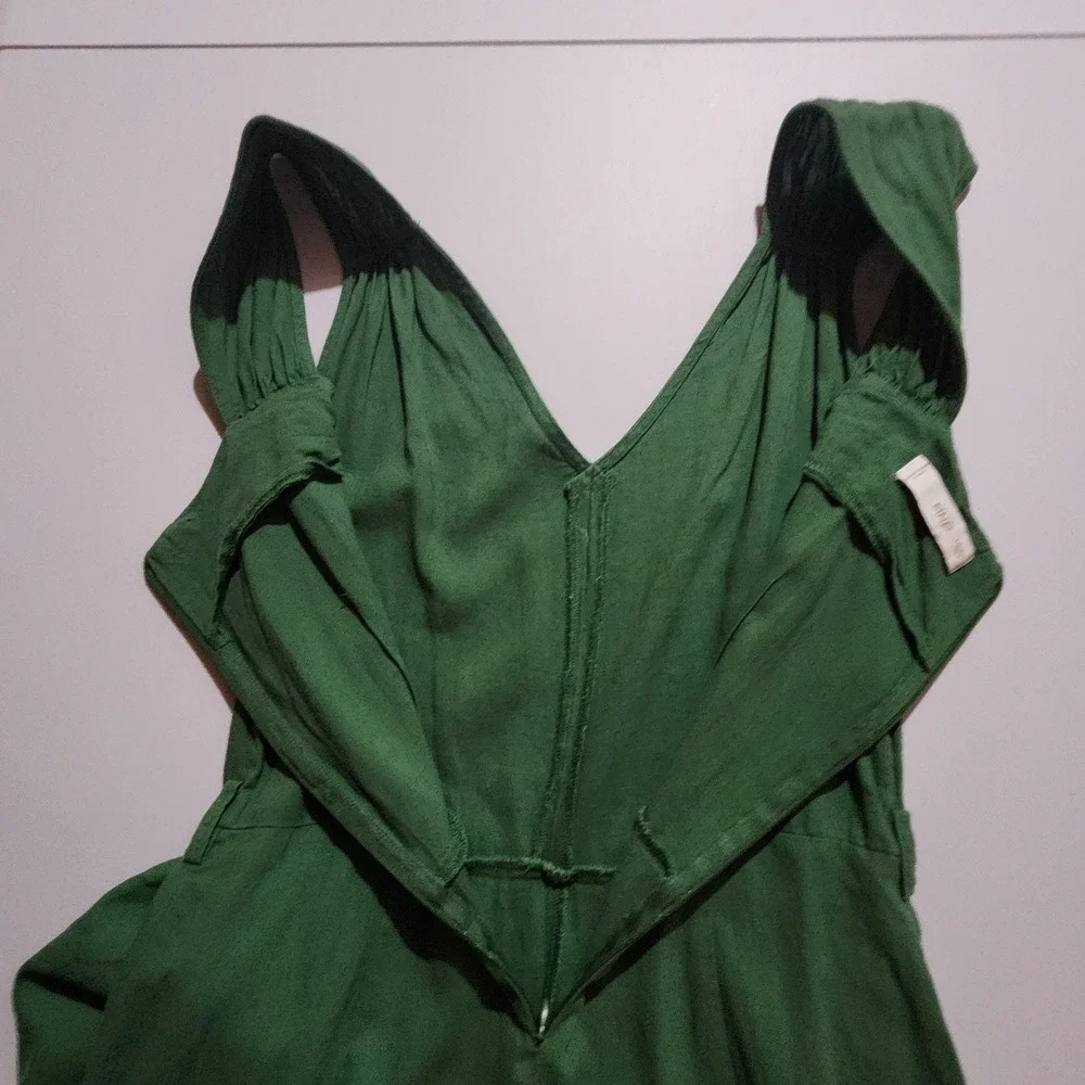 MNG Mango Green Linen Blend Wide Leg Jumpsuit Romper M V-Neck Cropped Sleeveless